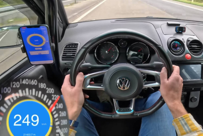 Kevés autó annyira félelmetes 250-nel, mint ez az apró Volkswagen
