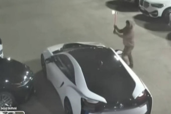 Baltával ment a kereskedésbe, majd elszabadult a pokol