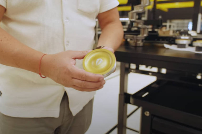 Elég menő, amikor a saját gyáradban mutatod meg az 1600 lóerős motorod