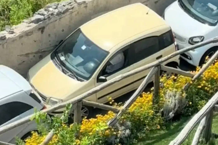 Az olaszok fekete öves parkolómesterek, ez a videó a bizonyíték