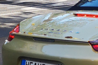 Mennyei rendszám került egy Porschére itthon
