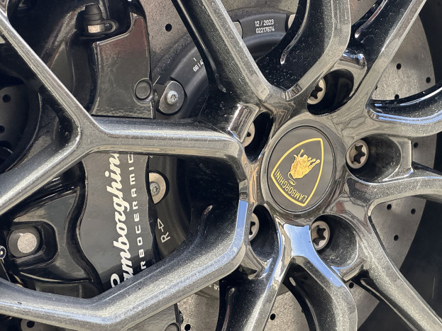 Üvöltve búcsúztattuk a Lamborghini szívómotorját 48 Üvöltve búcsúztattuk a Lamborghini szívómotorját 48