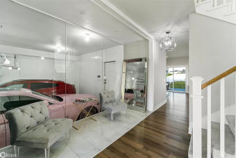 Aki imádja az autóját, annak egy ilyen ház való