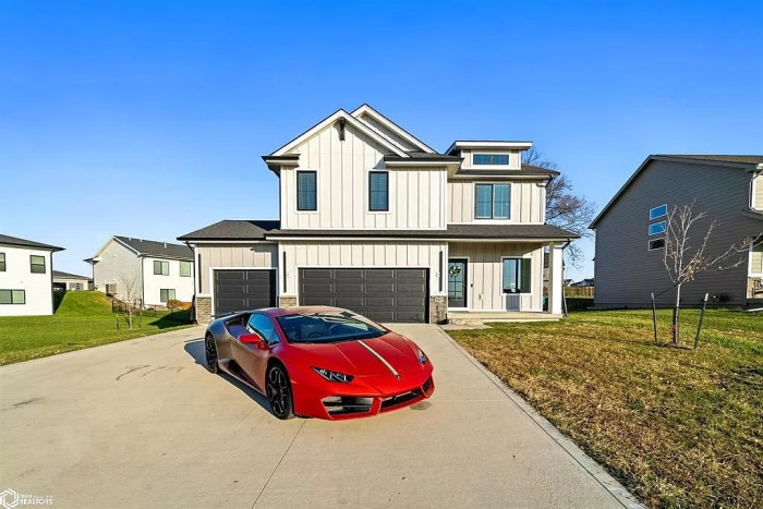 Aki imádja az autóját, annak egy ilyen ház való 5