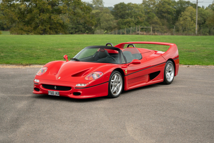 Eladó a világsztár énekes milliárdos ferrarija 2 | Vezess Eladó a világsztár énekes milliárdos ferrarija 2