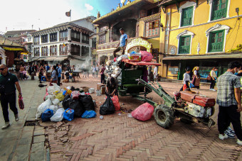 Autózás a világ tetejének árnyékában