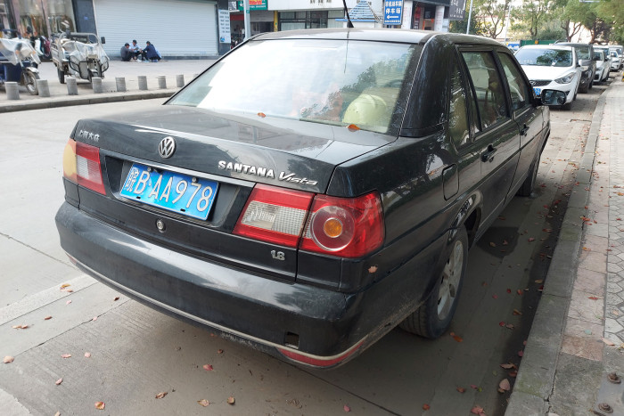 Van benzin 444 forintért literenként 9