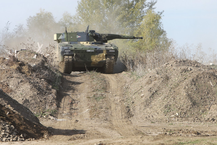 Mozgó erőd magyar rendszámmal: Lynx KF41 8