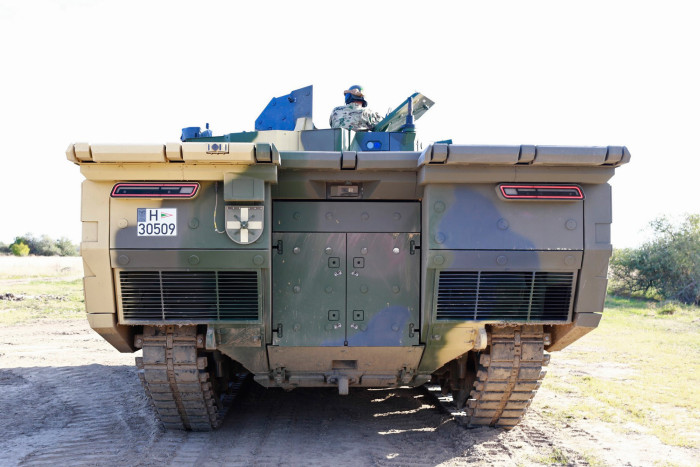 Mozgó erőd magyar rendszámmal: Lynx KF41 11