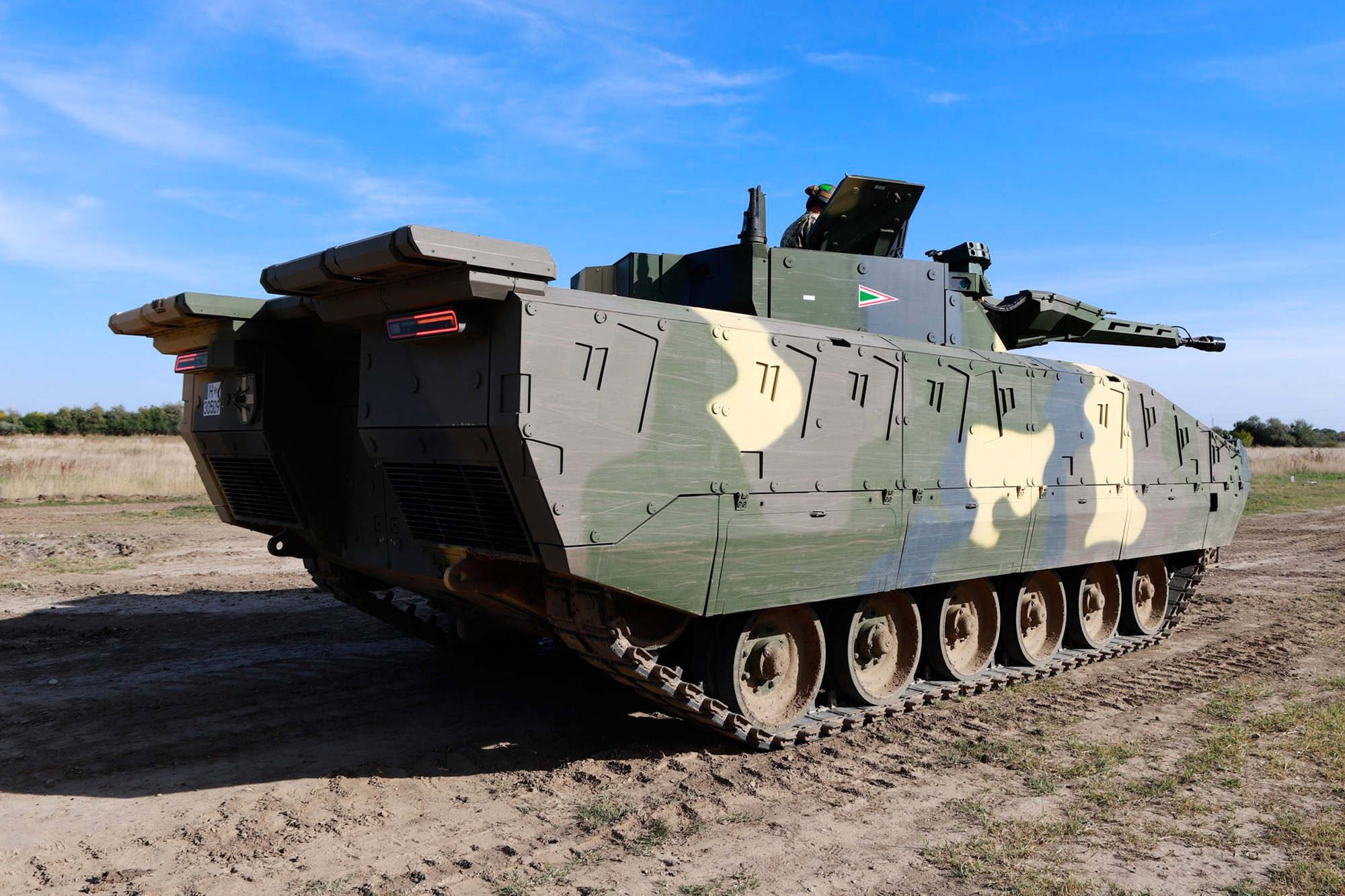 Mozgó erőd magyar rendszámmal: Lynx KF41 11