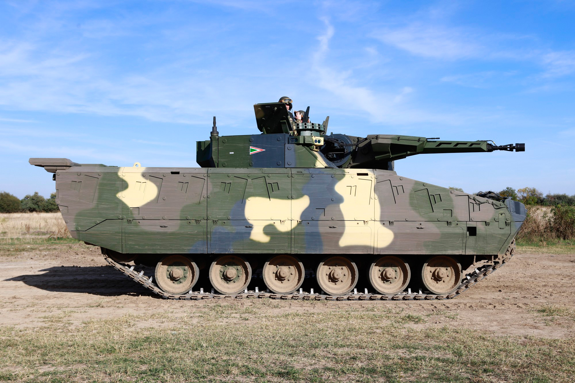 Mozgó erőd magyar rendszámmal: Lynx KF41 12