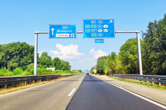 Ezért zöld vagy kék a legtöbb közlekedési tábla