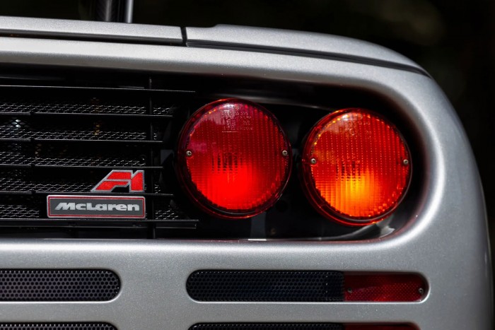 Felpattant egy kavics, betörte a szélvédőt? 11 millió lesz a vége