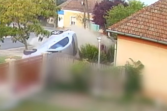 Még egy Mercedes sem tud csodát tenni, ha részegen vagy hülye a volán mögött