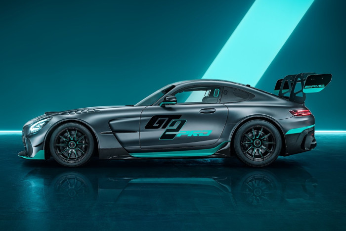 Gombnyomásra vadul meg a legújabb Mercedes 7