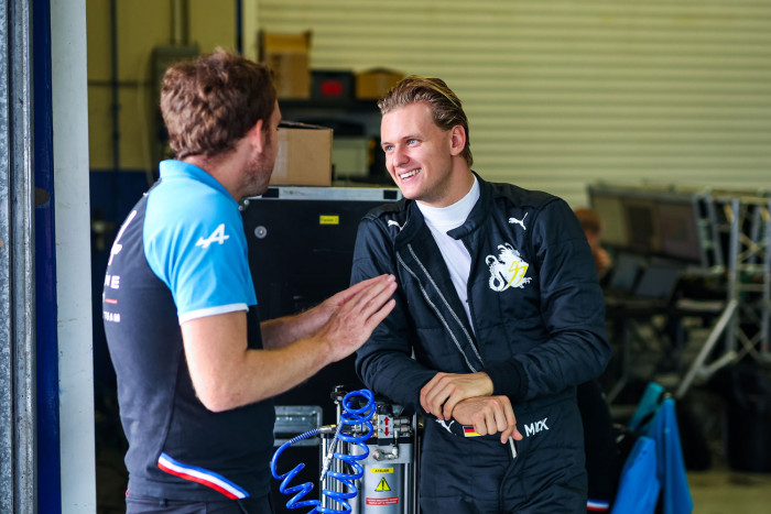 Schumacher bármikor visszatérhet a Forma-1-be