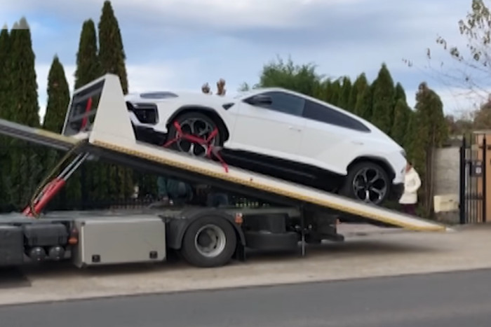 Lecsapott a NAV: ritka Ferrarit, Lamborghinit foglaltak le és rengeteg készpénzt 2