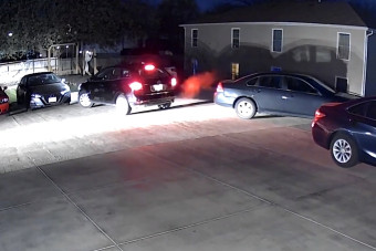 Gyorsítva is rossz nézni az autós 7 perces küzdelmét