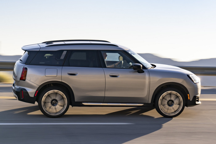 Lágy hibrid benzinmotorral is jön a legtágasabb Mini 6 | Vezess Lágy hibrid benzinmotorral is jön a legtágasabb Mini 6