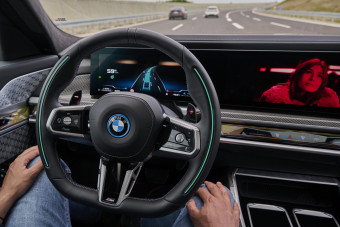 Itt a BMW, amit már vezetned sem kell