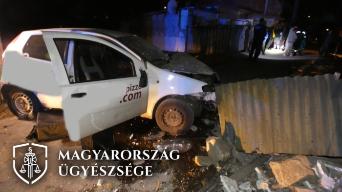 Az év autólopása itthon: futárral együtt lopta el a pizzásautót, aztán falnak ment 1