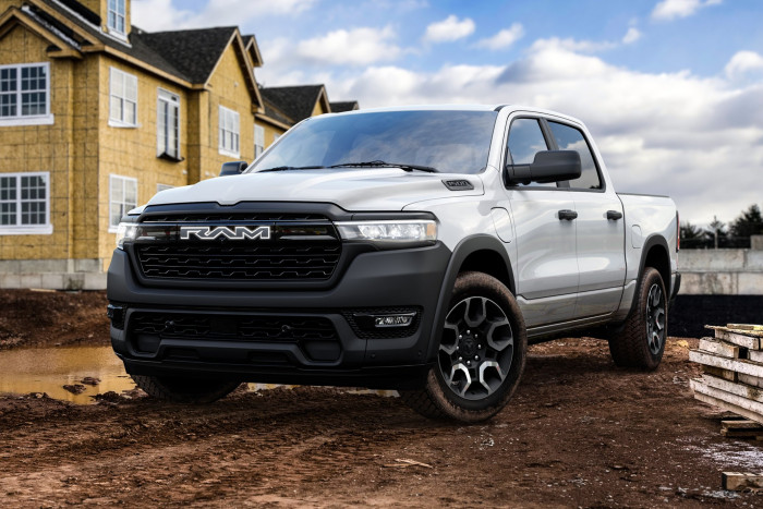 V6-os motor hajtja ezt az elektromos pick-upot 12