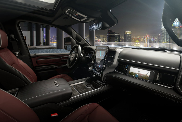 V6-os motor hajtja ezt az elektromos pick-upot 9