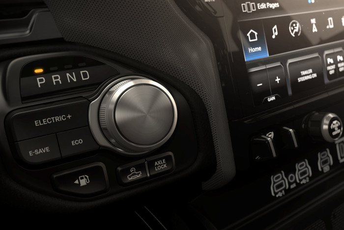 V6-os motor hajtja ezt az elektromos pick-upot 8