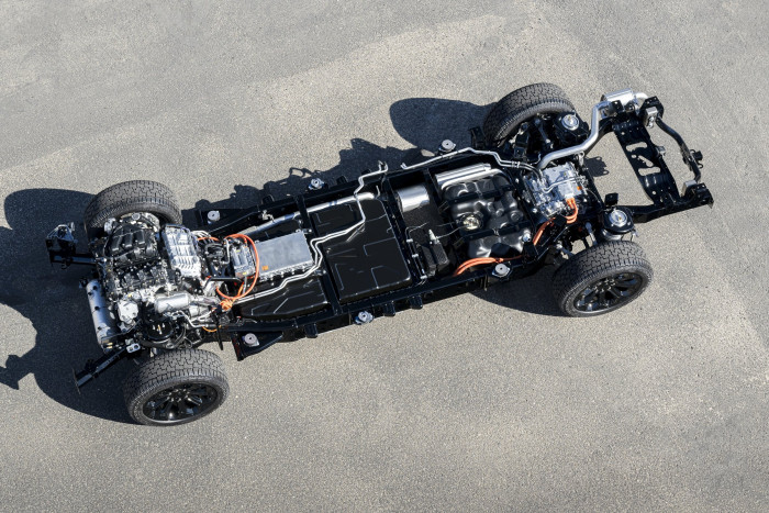 V6-os motor hajtja ezt az elektromos pick-upot 6