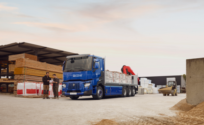 Elstartolt az új Renault teherautók gyártása 1 | Vezess Elstartolt az új Renault teherautók gyártása 1