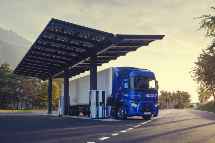 Elstartolt az új Renault teherautók gyártása