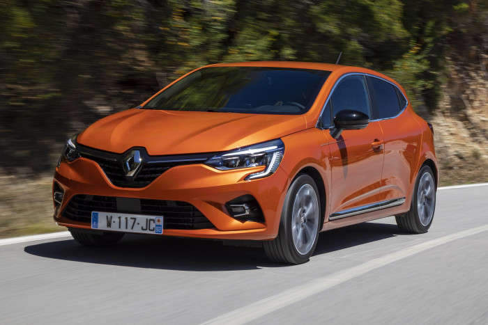 Daciákban kerülhetsz meleg helyzetbe 2 | Vezess Daciákban kerülhetsz meleg helyzetbe 2