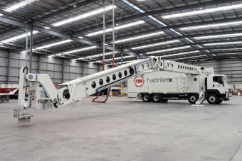 Kisebb házakat lehet felhúzni ezzel a teherautóval