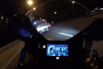 140-nel ütközött a száguldozó motoros, élete végéig gondozásra szorul