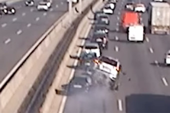 Így lesz nagy baleset egy elbambulásból az M0-son