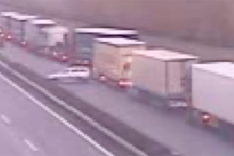 Elbambult az M1-esen, egy kamion adta a kijózanító pofont