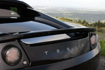 Felfedte a lapjait a Tesla