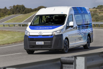 Ebbe a V6-osba nem dízelt, de nem is benzint tankolsz...