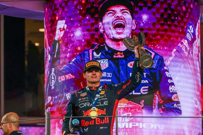 Úgy röpköd az F1-bajnok, ahogy azt kevesen tehetik meg