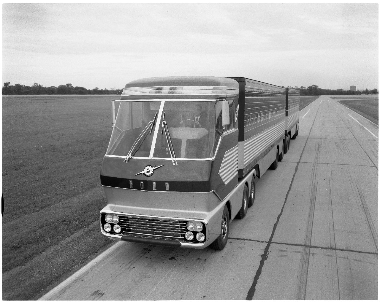 Nem csak az étvágyáról volt híres ez a Ford kamion 1 | Vezess Nem csak az étvágyáról volt híres ez a Ford kamion 1