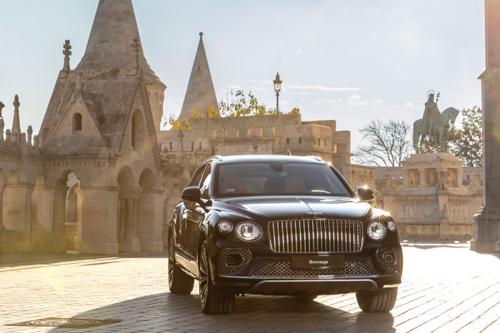 Száz gazdag magyar boldogan lépett ki ebből az épületből 1