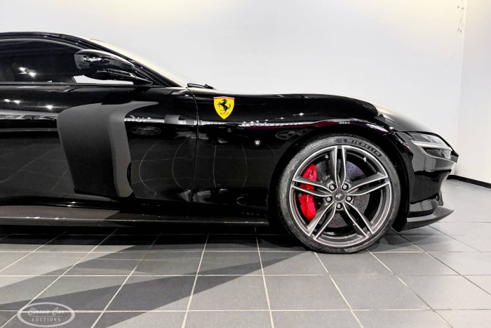 Megvált egyedi Ferrarijától Charles Leclerc