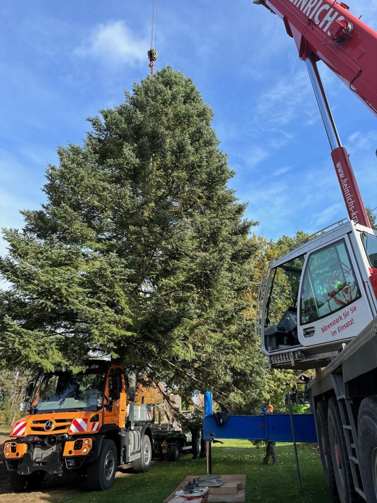 This little truck has been given an unusual mission 1