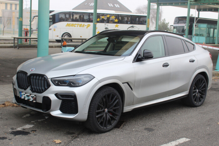 Filmbeillően fogtak luxusautót a magyar rendőrök 2