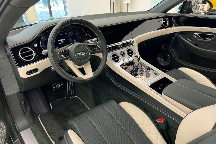 Száz gazdag magyar boldogan lépett ki ebből az épületből 5