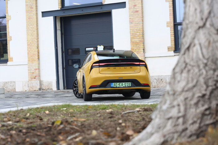 Ebből a Toyotából nem lesz tekert órás taxi 16