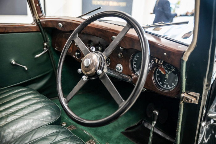 Száz gazdag magyar boldogan lépett ki ebből az épületből 8