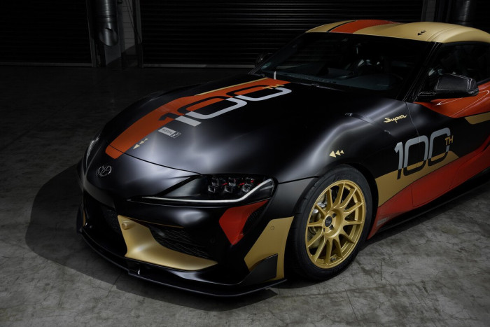 Ez az kocsi dögösebb, mint a versenyautó, amit ünnepel