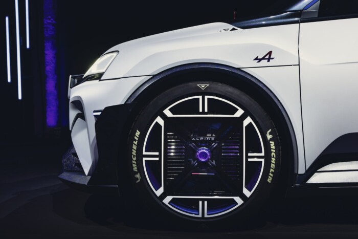 Fele annyit bírtak a BMW gumijai mint előtte – a túlfújás lehetett az ok? 1