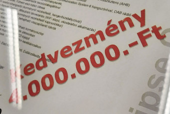 Baltával várják a vevőket a magyar autószalonok